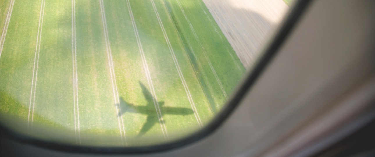 Bild aus dem Flieger: Airlines versuchen, so umweltschonend wie möglich unterwegs zu sein.