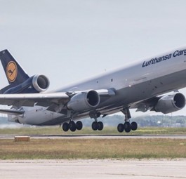 Die D-ALCN bei ihrem letzten Start: Die MD-11 ruht bald auf dem Flugzeugfriedhof Victorville.
