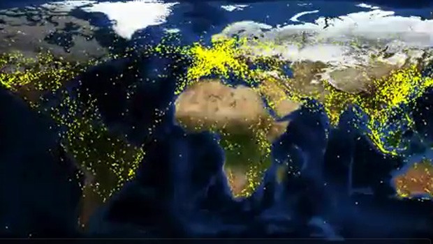 Was aussieht wie ein Schwarm Glühwürmchen, sind eigentlich Flugzeuge.