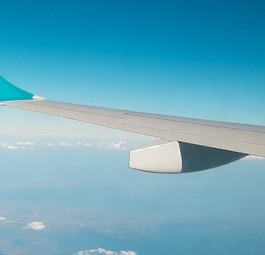 Blick aus Flieger von Air Dolomiti: Künftig auch auf Strecken weiter südwärts unterwegs.