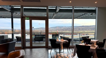 Eine Aussicht wie diese ist in einer Airport-Lounge nicht selbstverständlich. Unter anderem genau deswegen entschied man sich bei Swissport, eine neue Lounge der höchsten Kategorie zu eröffnen.