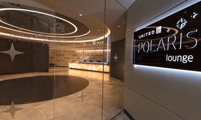 Uniteds neue Polaris-Lounge in Newark: Für Passagiere, die auf internationalen Langstrecken in der Polaris Business oder Polaris First Class fliegen.