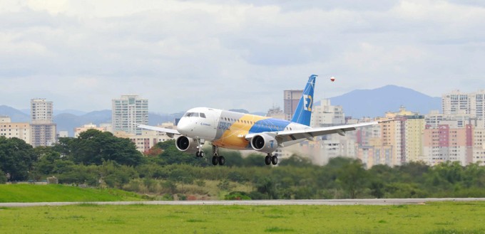Embraer E175-E2: Der kleinste Jet aus Embraers E2-Familie hat im Dezember seinen Erstflug absolviert. Bei den Orders sieht es bisher nicht so gut aus. Im August hatten die Brasilianer eine Order von Skywest vorsorglich aus dem Auftragsbestand gestrichen. Zu groß waren die Unsicherheiten, weil gewerkschaftliche Abmachungen es der US- Regionalairline noch gar nicht erlauben, die 100 bestellten Embraer E175-E2 einzusetzen. Faktisch sanken die Orders damit auf null. Laut dem Hersteller soll die Variante langfristig dennoch rund ein Drittel der E2-Produktion ausmachen.