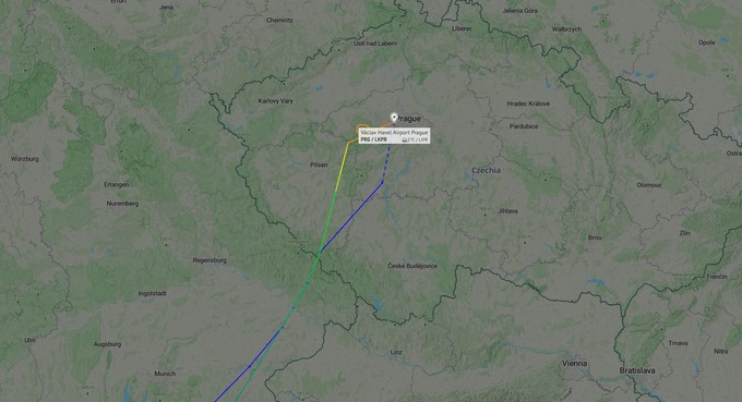 Flugverlauf von Tap-Flug TP1240 am 17. Januar. Deutlich zu erkennen ist die Schleife kurz vor der Landung.