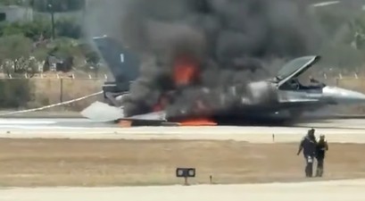 Die brennende General Dynamics F-16 in Zakynthos: Der Pilot blieb unverletzt.