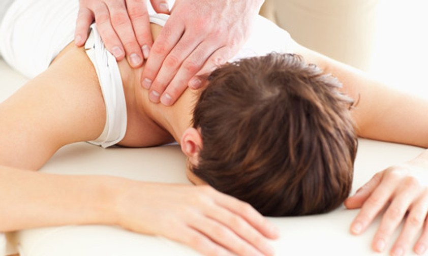 Chiropraktiker: Am Chiroport im Terminal C des Flughafens in Minneapolis/ St. Paul werden schmerzende Rücken und verspannte Schultern wieder eingerenkt.