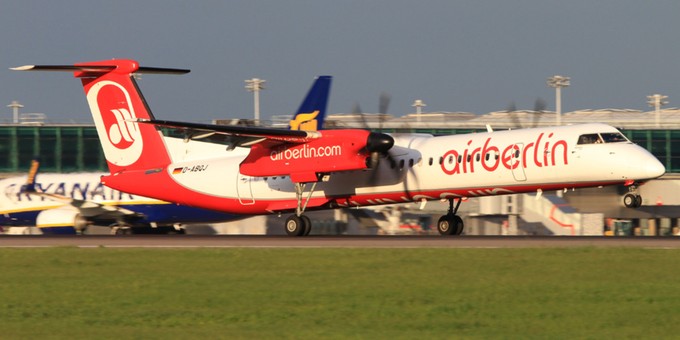 ... sieben Exemplare, die einst für Air Berlin flogen (hier die D-ABQJ).