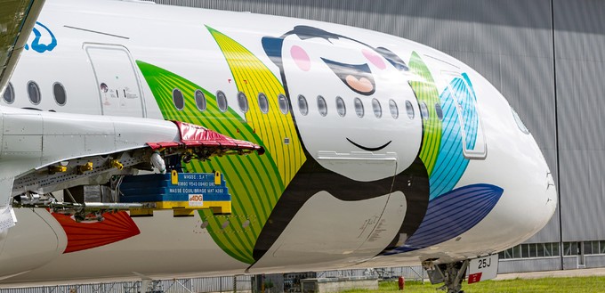 ... schon der dritte Panda-A350 der Fluggesellschaft. Der ...