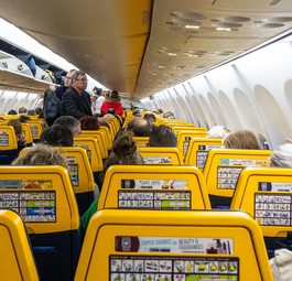 Ryanair-Kabine: Die Airlien will verschärft gegen Gepäcksünder vorhgehen.