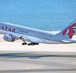 Airbus A380 von Qatar Airways: Die Fluglinie will ihr Netz über Beteiligungen stärken.