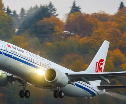 Boeing liefert erste in China fertiggestellte 737 aus
