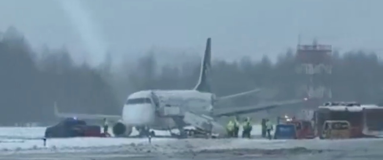 Embraer E170 von Lot: Sie blockiert den Betrieb auf der Piste.