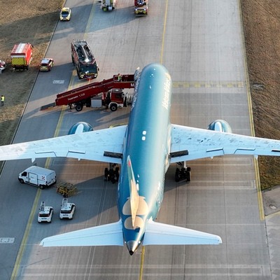 Die stehen gebliebene Boeing 787 von Vietnam Airlines nach der Landung in München: Die Blackbox wird ausgewertet.