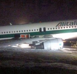Flugzeug nach der Bruchlandung: Niemand wurde verletzt.