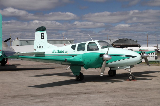 Oder auch diese Beechcraft 95 Travel Air.