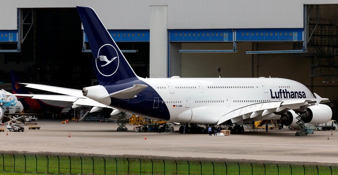 A380 D-AIMD in Guangzhou: Als erster Airbus A380 bekam er im Dezember 2018 die neue Lufthansa-Bemalung.