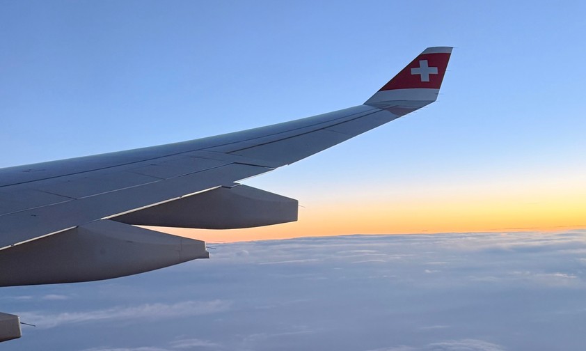 Blick aus einem Airbus A330 von Swiss. Es fehlen Pilotinnen und Piloten.