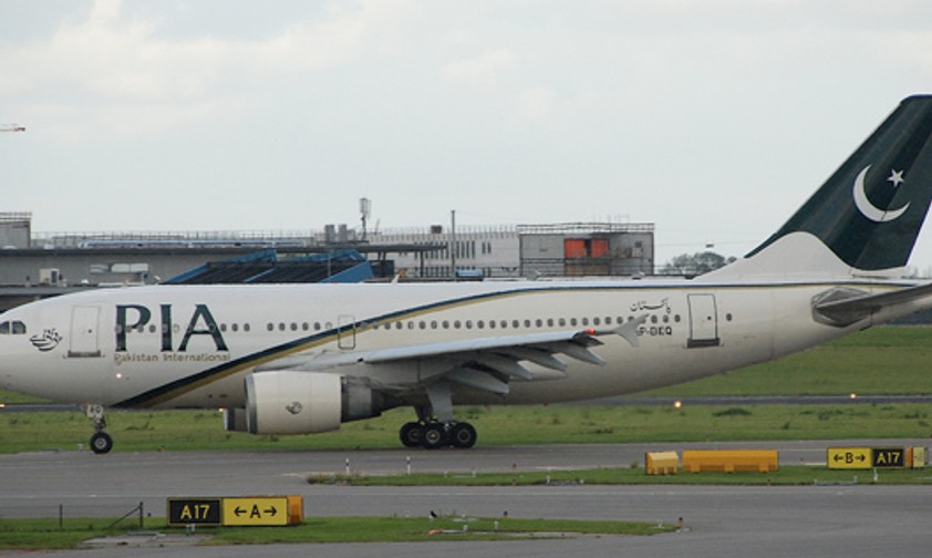 Airbus A310 mit der Kennung AP-BEQ, hier im Jahr 2011: Der Flieger steht mittlerweile in Leipzig und sieht nicht mehr so fit aus.