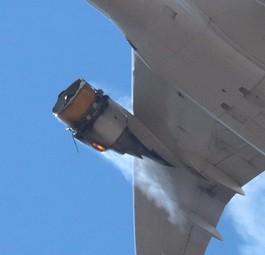 Triebwerksschaden: Flug UA328 muss kurz nach dem Start wieder landen.