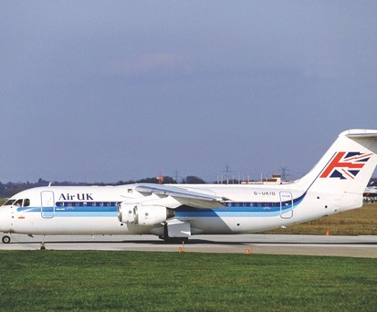 Air UK betrieb die BAE 146-300 G-UKID ab 1990 auf ihren Linienflügen innerhalb des Vereinigten Königreichs sowie über den Ärmelkanal. Mit dem Einstieg der Niederläder wurde das Unternehmen 1998 zu KLM UK.