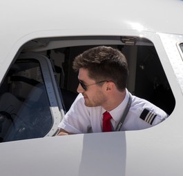 Pascal Kamm ist Pilot bei Helvetic Airways. An seinem Job genießt er mitunter auch die grandiose Aussicht.