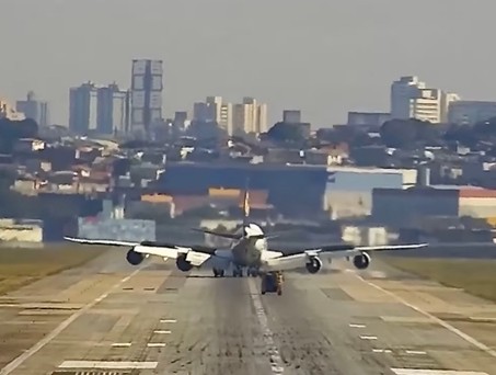 Die Boeing 747-8 nach der Landung in São Paulo: Der Loste fragte nach dem Grund für den Mayday-Ruf.