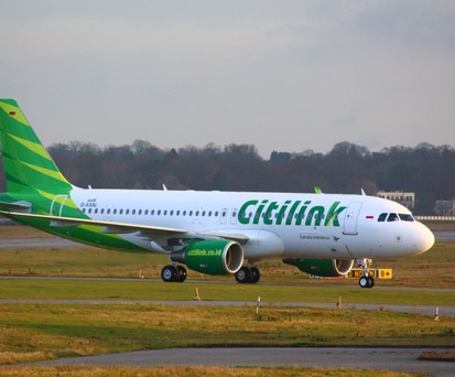 Airbus A320 von Citilink in Hamburg-Finkenwerder: Für die Langstreckenflüge setzt die Billigairline ebenfalls auf Airbus-Jets.