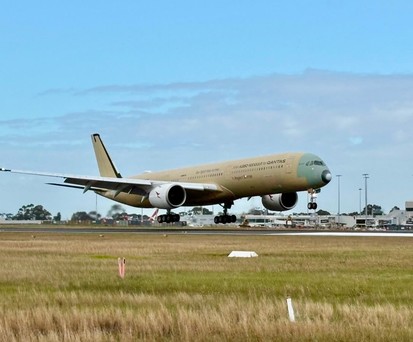 Der Airbus A350-1000 ULR mit der Kennung F-WULR ist um 10:43 Ortszeit zum ersten Mal auf australischem Boden gelandet.  
