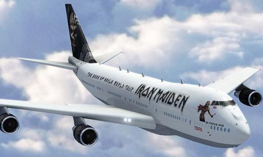 Jumbo-Jet: Für die neue Welt-Tournee leasen Iron Maiden eine Boeing 747-400 (auf der Illustration zeigt die Band indes eine 747-200).