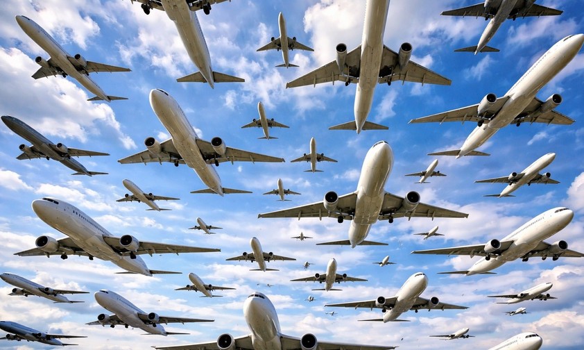 Flugzeuge am Himmel: Auf acht Routen ist ganz schön vie los.