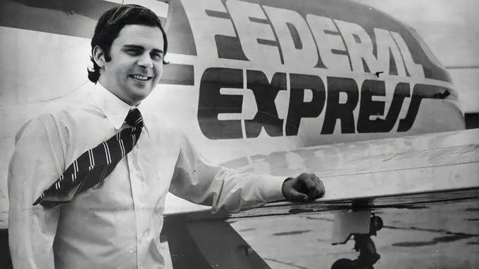Fred Smith vor einer Dassault Falcon 20: Fedex hatte kurz nach dem Start arge Probleme.