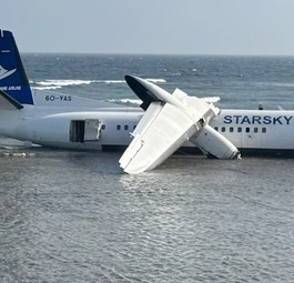 Die Fokker 50 nach der Notlandung: Niemand kam bei dem Unglück ums Leben.