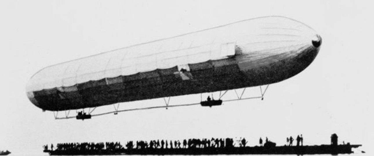 Erstflug am 2. Juli 1900: LZ1 startete von einem Ponton auf dem Bodensee und flog 18 Minuten.