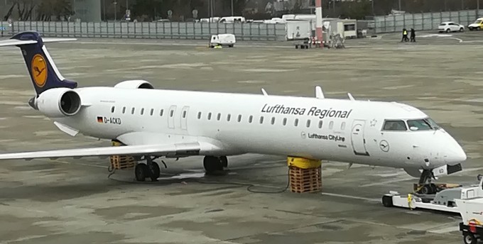 CRJ 900 von Lufthansa: Nochmals um vier Meter verlängert, fasst die Version 90 Passagiere.