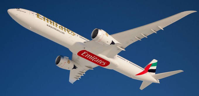 Emirates bestellte 156 Boeing 777X fest und sicherte sich 50 Optionen. Mittlerweile sind es nur noch 115 fixe Orders plus 61 Optionen. Einst gehörten 35 der kleineren Boeing 777-8 zur Bestellung, mittlerweile führen Airline und Hersteller nur noch 777X auf, ohne eine Aufteilung in 777-8 und 777-9 zu nennen.