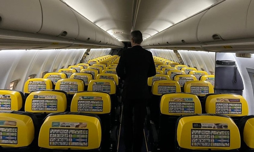 Pilot in einem leeren Ryanair-Flugzeug: Die Sicherheitshinweise sorgen für Diskussionen.