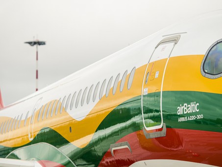 Airbus A220-300 von Air Baltic in Sonderbemalung: Wie geht es mit der Airline weiter? 