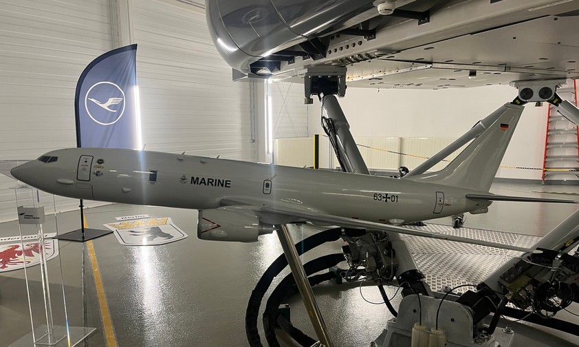 Modell der P8-A Poseidon im Lufthansa Aviation Trainingssimulator in Berlin: Die Ausbilundg der Pilotinnen und Piloten findet jetzt auch in Berlin statt.