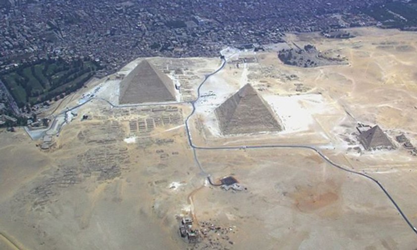 Luftaufnahme der Pyramiden von Gizeh: Kann Ägyptens Tourismus sich bald wieder über russische Gäste freuen?