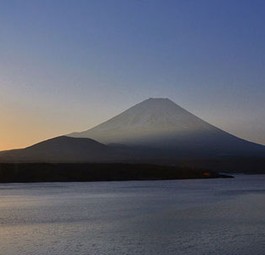 Sonnenaufgang am Fuji: Viele japanische Airlines bieten Flüge an Neujahr an.