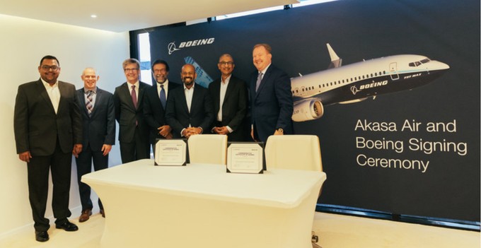 Die neue indische Airline <a href="https://www.aerotelegraph.com/neue-indische-airline-akasa-air-macht-naegel-mit-koepfen">Akasa Air will mit Boeing 737 Max abheben.</a> Sie bestellt 72 Boeing 737 Max.