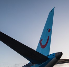 Tuifly flog mit Boeing 767 und 737 für die niederländische Regierung nach Tiflis und Islamabad.