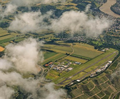 Über Koblenz-Winningen.