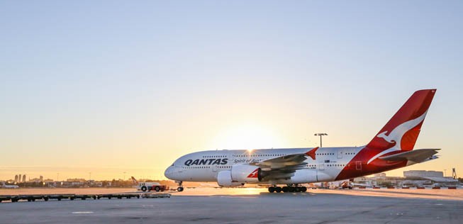 <strong>Qantas:</strong> Die australische Fluggesellschaft will zehn ihrer zwölf A380 zurück in den Betrieb holen - aktuell sind es schon vier. Allerdings dauert die Reaktivierung länger als zunächst erwartet. Statt bis Ende 2023 ist nun 2024 als Termin anvisiert wird, um alle zehn Superjumbos wieder in Betrieb zu haben.