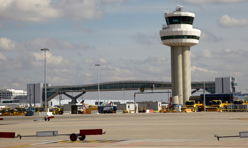 Das sind die europäischen Flughäfen mit der höchsten Prozentzahl an verspäteten Flügen in der Zeit vom 1. bis 10. Juli 2022. Platz 10: London Gatwick - 59 Prozent aller Flüge waren hier verspätet (und 1,4 Prozent fielen ganz aus).