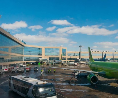 Airbus A320 von S7 Airlines am Flughafen Domodedovo: Geht der Airport in Staatshand über?