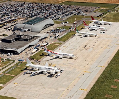 Flughafen Brünn aus der Luft: Die Region sucht eine Airline, die regelmäßig nach Frankfurt fliegt.