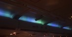 Wie Nordlichter erstrahlt die Kabinenbeleuchtung einer B757 von Iceland Air.