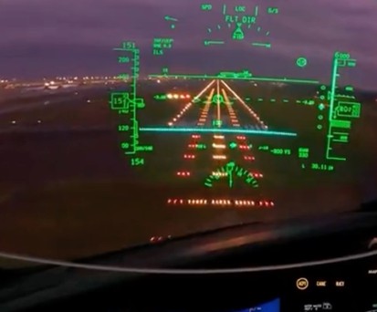 Bei der Dreamliner-Landung bitte hier durch gucken!