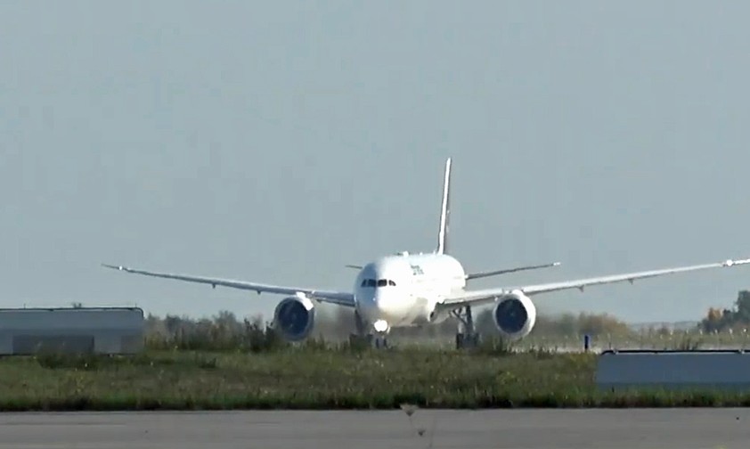 Lufthansa übt mit der Boeing 787 in Leipzig